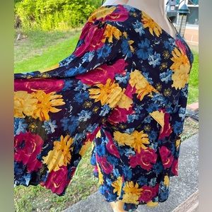 EUC Beautiful Stunning Floral Layered Pleated Sleeves Top Blouse 3X 4X